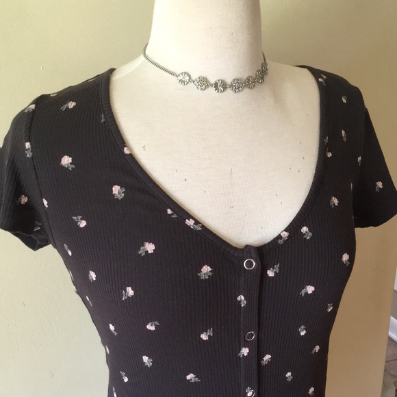 Button Up Floral - Picture 2 of 3